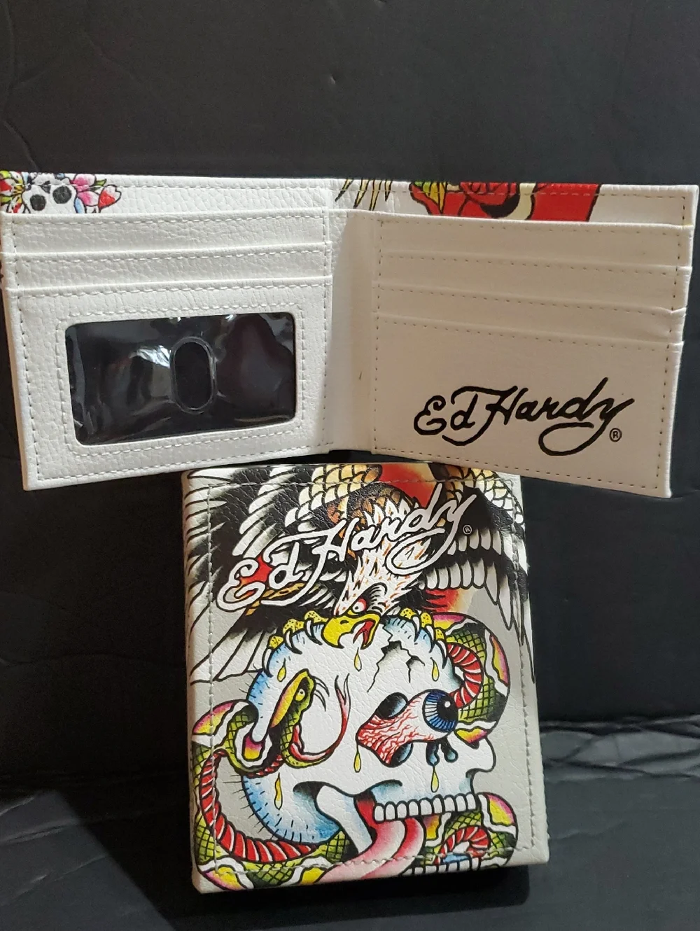Ed Hardy white bifold wallet with Ed hardy‎ graphic pu covered padded valet tray